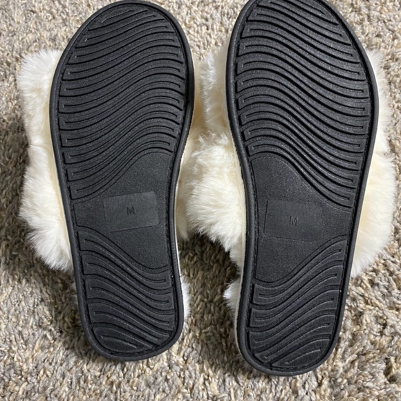 Slippers - Picture 3 of 3